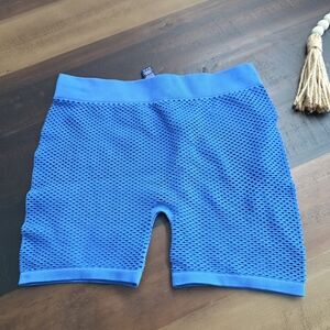 NWOT SKIMS PERFORATED SEAMLESS SHORT S